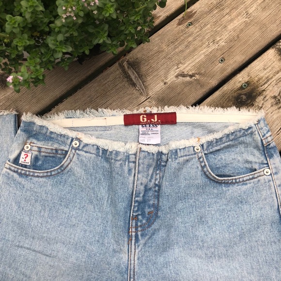 Vintage Guess frayed hem jeans - Picture 2 of 8